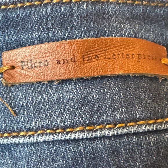 Pilcro and the Letterpress by Anthropologie Mid-Rise Slim Jeans in Indigo Wash - Picture 6 of 8